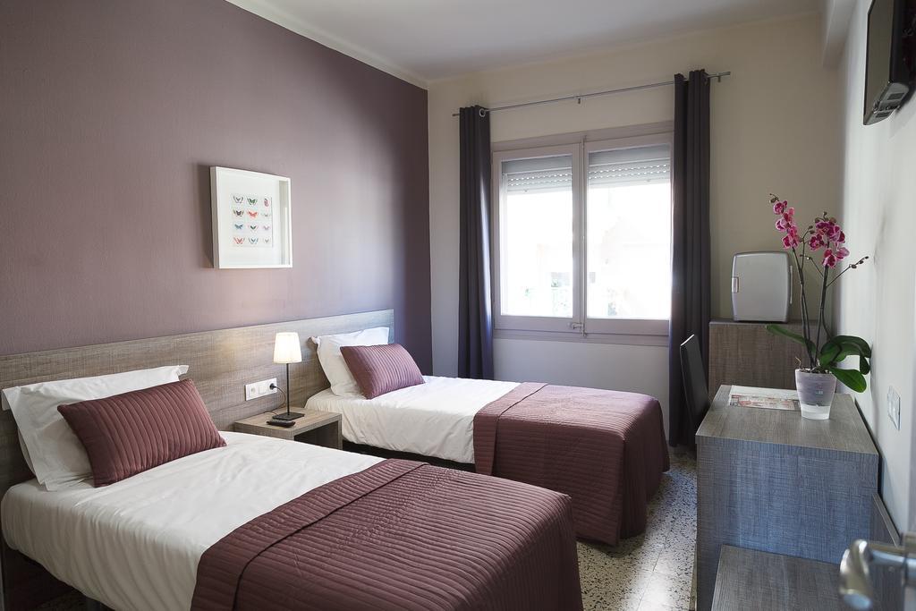 Hostal Fonda Montserrat Cambrils Room photo